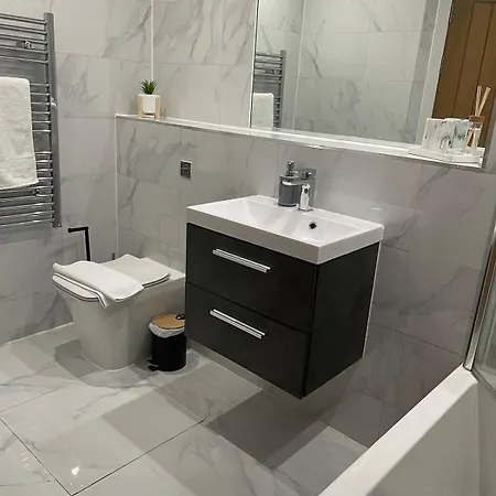 2 Bedroom Centre Apartment! * Birmingham