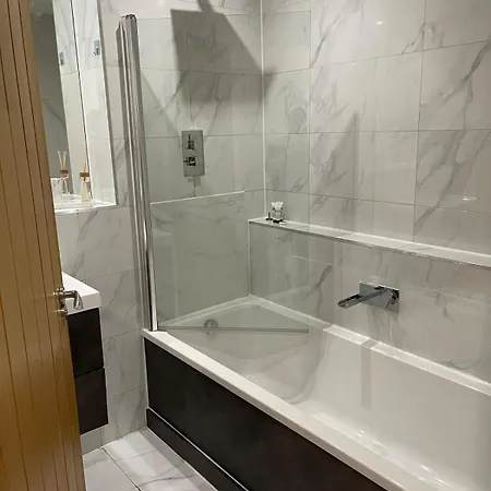 Apartment 2 Bedroom Centre Apartment! Birmingham