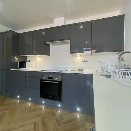 2 Bedroom Centre Apartment! Birmingham