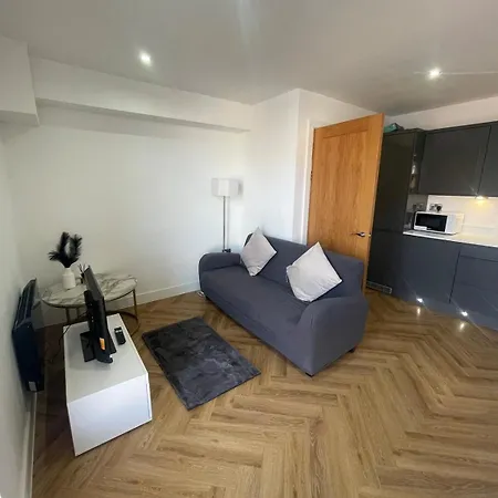 2 Bedroom Centre Apartment! Apartment